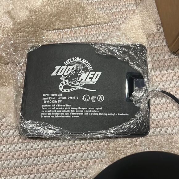 Zoomed under tank heating pad - Picture 1 of 3